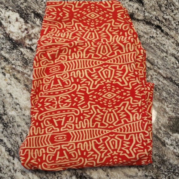 LuLaRoe Other - LuLaRue Patterned leggings OS